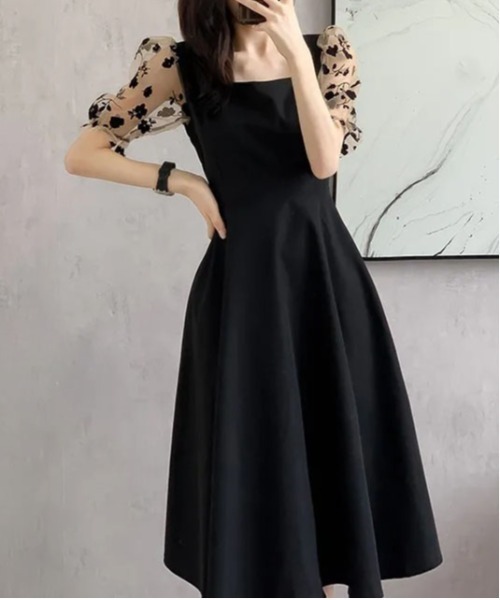 &soiree(アンドソワレ)の「花柄シアーフロッキー切り替えワンピース(ワンピース・レディース・ブラック・MEDIUM/LARGE/X-LARGE)」の1枚目の写真