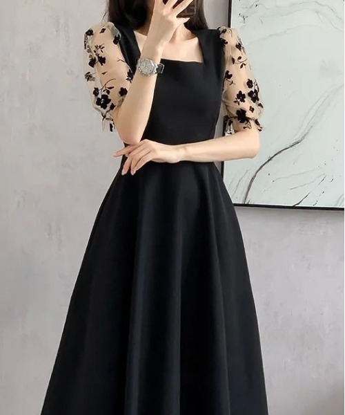 &soiree(アンドソワレ)の「花柄シアーフロッキー切り替えワンピース(ワンピース・レディース・ブラック・MEDIUM/LARGE/X-LARGE)」の2枚目の写真