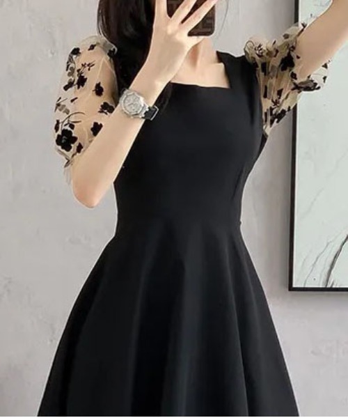 &soiree(アンドソワレ)の「花柄シアーフロッキー切り替えワンピース(ワンピース・レディース・ブラック・MEDIUM/LARGE/X-LARGE)」の3枚目の写真
