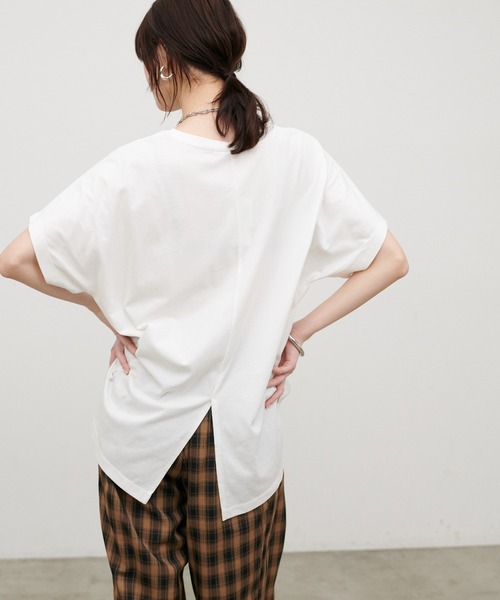 LARUTA（ラルータ）の「【LARUTA】[ 汗染み防止] バックスリットecloreTシャツ（Tシャツ/カットソー・レディース・ブラウン/チャコールグレー/ホワイト系その他/オフホワイト・FREE）」の13枚目の写真