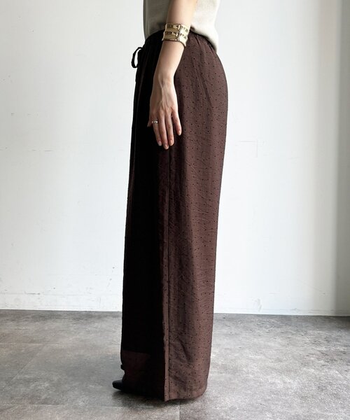 DouDou(ドゥドゥ)の「【WEB限定】フロッキードットタックパンツ(その他パンツ・レディース・ダークブラウン/ブラック・FREE)」の7枚目の写真