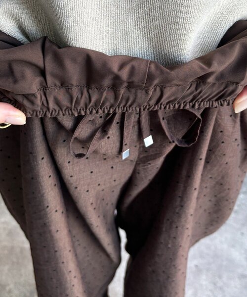 DouDou(ドゥドゥ)の「【WEB限定】フロッキードットタックパンツ(その他パンツ・レディース・ダークブラウン/ブラック・FREE)」の5枚目の写真
