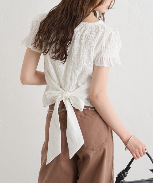 mystic(ミスティック)の「【バックリボンがポイント◎】26AWドビーシャーリングブラウス(シャツ/ブラウス・レディース・オフホワイト/ブラック・FREE)」の5枚目の写真