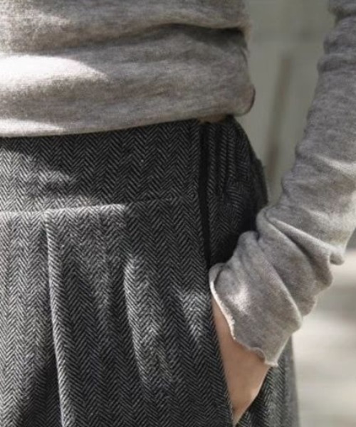 deux amour(ドゥーザムール)の「クロップド丈ワイドパンツ(その他パンツ・レディース・チャコールグレー/ブラック・M/L)」の3枚目の写真