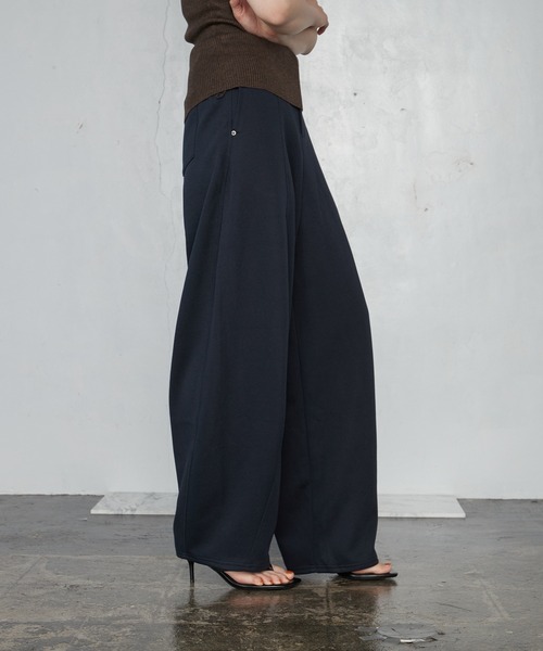 OFROOM（オフルーム）の「Sweat Like Curve Pants｜スウェットライクカーブパンツ（スウェットパンツ・レディース・ブラック/ベージュ/ネイビー/ブラウン/アイボリー・FREE）」の5枚目の写真