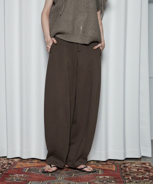 OFROOM（オフルーム）の「Sweat Like Curve Pants｜スウェットライクカーブパンツ（スウェットパンツ・レディース・ブラック/ベージュ/ネイビー/ブラウン/アイボリー・FREE）」の3枚目の写真