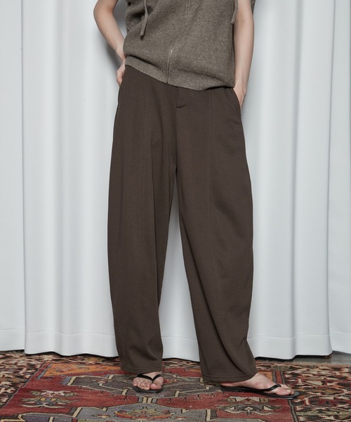 OFROOM（オフルーム）の「Sweat Like Curve Pants｜スウェットライクカーブパンツ（スウェットパンツ・レディース・ブラック/ベージュ/ネイビー/ブラウン/アイボリー・FREE）」の7枚目の写真