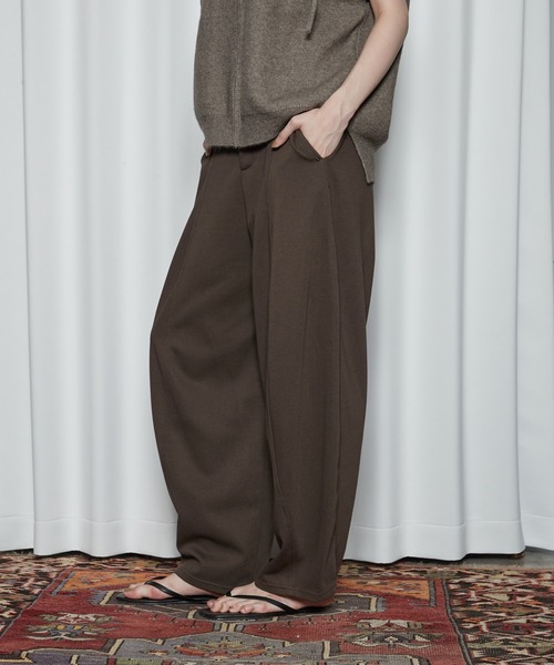 OFROOM（オフルーム）の「Sweat Like Curve Pants｜スウェットライクカーブパンツ（スウェットパンツ・レディース・ブラック/ベージュ/ネイビー/ブラウン/アイボリー・FREE）」の6枚目の写真