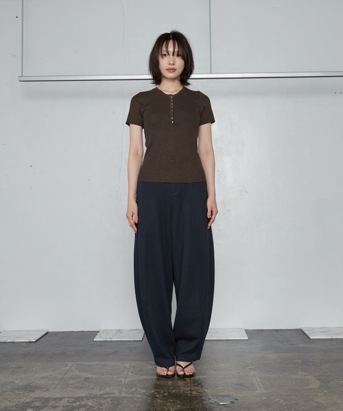 OFROOM（オフルーム）の「Sweat Like Curve Pants｜スウェットライクカーブパンツ（スウェットパンツ・レディース・ブラック/ベージュ/ネイビー/ブラウン/アイボリー・FREE）」の14枚目の写真
