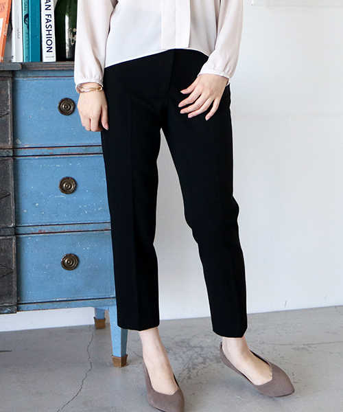 N.(N. Natural Beauty Basic)(エヌエヌナチュラルビューティーベーシック)の「ウォームアップセンタープレスパンツ(その他パンツ・レディース・ホワイト/ブラック/グレー/ベージュ・MEDIUM/SMALL)」の3枚目の写真