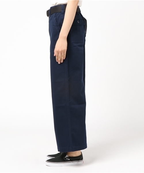 earth music&ecology（アースミュージックアンドエコロジー）の「テープベルト付ベーカーパンツ（その他パンツ・レディース・カーキ/ネイビー・M/L）」の4枚目の写真