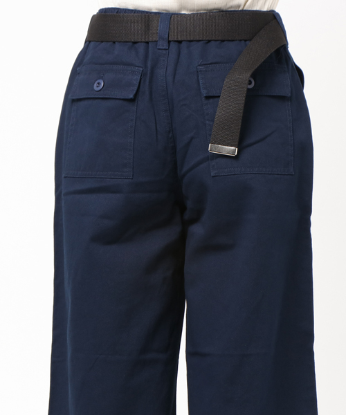 earth music&ecology（アースミュージックアンドエコロジー）の「テープベルト付ベーカーパンツ（その他パンツ・レディース・カーキ/ネイビー・M/L）」の7枚目の写真