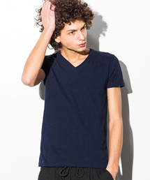 AKM Contemporary | AKM Contemporary(エイケイエムコンテンポラリー)ラインストーンロゴVネックTシャツ(Tシャツ/カットソー)