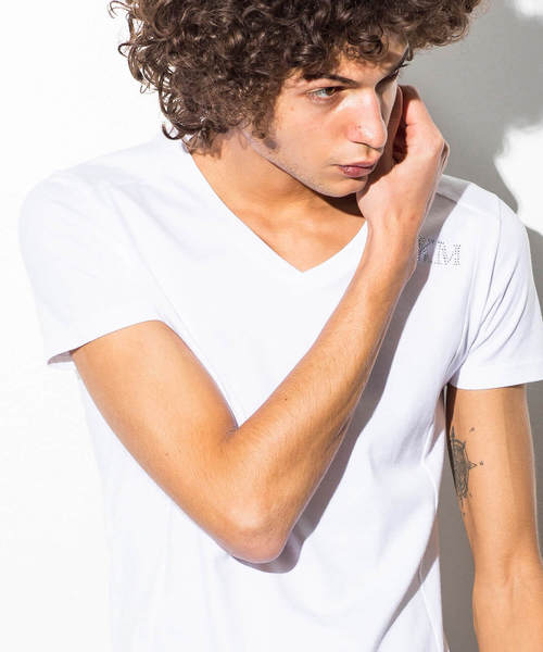 AKM Contemporary（エイケイエムコンテンポラリー）の「AKM Contemporary(エイケイエムコンテンポラリー)ラインストーンロゴVネックTシャツ（Tシャツ/カットソー・メンズ・ホワイト/ブラック/ネイビー・LARGE/MEDIUM/X-LARGE/SMALL）」の7枚目の写真