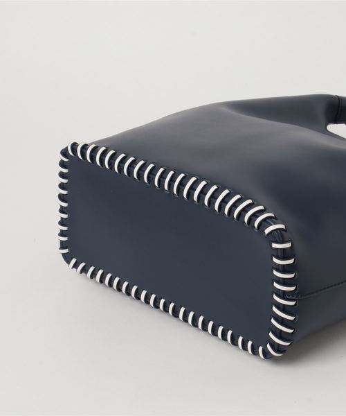 Casselini(キャセリーニ)の「【Le Vernis(ルベルニ)】かがりトートバッグ(トートバッグ・レディース・ホワイト/ネイビー・フリ-)」の4枚目の写真