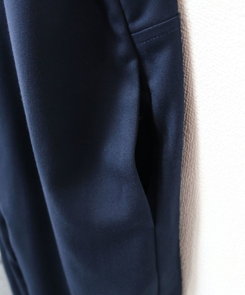 andme（アンドミー）の「【3サイズ展開】きれいめツイルワイドキャミサロペット（サロペット/オーバーオール・レディース・ネイビー/ダークカーキ/ベージュ系その他/グレー系その他/ブラック/ベージュ系その他3/ライトカーキ・M/S/L）」の9枚目の写真