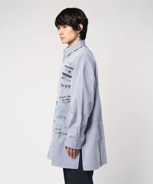 FUGA FUGA 抽象模様 半袖ブラウス シャツ FUGA（フーガ）の「オーバーサイズ文字プリントストライプシャツ