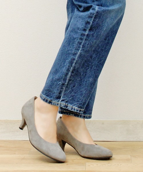 ALETTA（アレッタ）の「ALETTA-ｱﾚｯﾀ- 究極のプレーンパンプス -ラウンドトゥ5cmヒール-（パンプス・レディース・ブラック/ブラック系その他/グレイッシュベージュ/サーモンピンク/ローズ/ブルー系その他/ベージュ系その他/マスタード/クリアブラック/グレー/インディゴブルー/アッシュブラウン/その他/シルバー系その他/スモークピンク/ダークブラウン/杢グレー/トップグレー/ライトグレー/ブラック系/ナチュラル・22.5cm/23.0cm/23.5cm/24.0cm/24.5cm/25.0cm/22.0cm/25.5cm/26.0cm/21.5cm）」の6枚目の写真