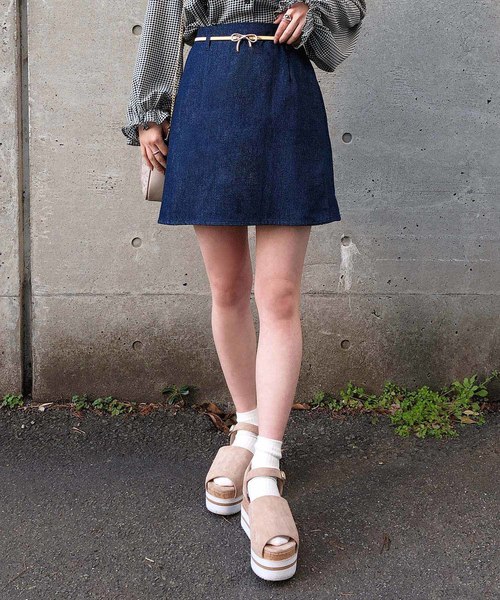 one after another NICE CLAUP（ワンアフターアナザーナイスクラップ）の「リボンベルト付ミニスカート（スカート・レディース・アイボリー/ブラック/ベージュ/ブルー系その他・FREE）」の4枚目の写真