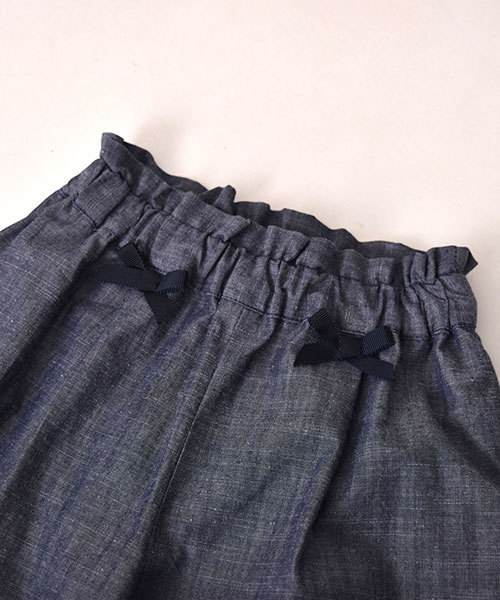 BeBe(ベベ)の「BeBe/シャンブレーガウチョ8分丈パンツ(その他パンツ・キッズ・ネイビー・120/90/140/150/100/130/110)」の5枚目の写真