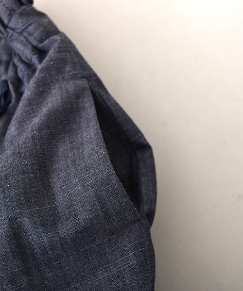 BeBe(ベベ)の「BeBe/シャンブレーガウチョ8分丈パンツ(その他パンツ・キッズ・ネイビー・120/90/140/150/100/130/110)」の6枚目の写真