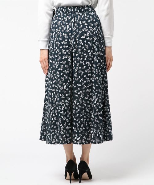 COMME CA ISM(コムサイズム)の「〔ONIGIRI〕花柄プリント楊柳シフォン ワイドパンツ(その他パンツ・レディース・ホワイト/ネイビー・LARGE/MEDIUM/SMALL)」の4枚目の写真