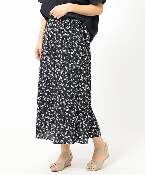 COMME CA ISM(コムサイズム)の「〔ONIGIRI〕花柄プリント楊柳シフォン ワイドパンツ(その他パンツ・レディース・ホワイト/ネイビー・LARGE/MEDIUM/SMALL)」の2枚目の写真