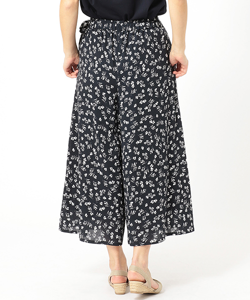 COMME CA ISM(コムサイズム)の「〔ONIGIRI〕花柄プリント楊柳シフォン ワイドパンツ(その他パンツ・レディース・ホワイト/ネイビー・LARGE/MEDIUM/SMALL)」の6枚目の写真