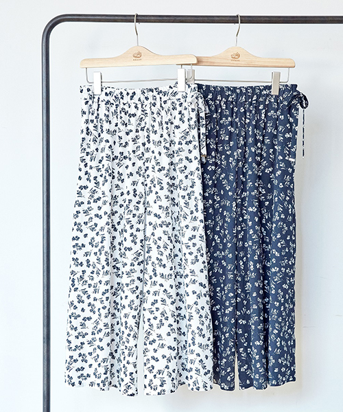 COMME CA ISM(コムサイズム)の「〔ONIGIRI〕花柄プリント楊柳シフォン ワイドパンツ(その他パンツ・レディース・ホワイト/ネイビー・LARGE/MEDIUM/SMALL)」の14枚目の写真