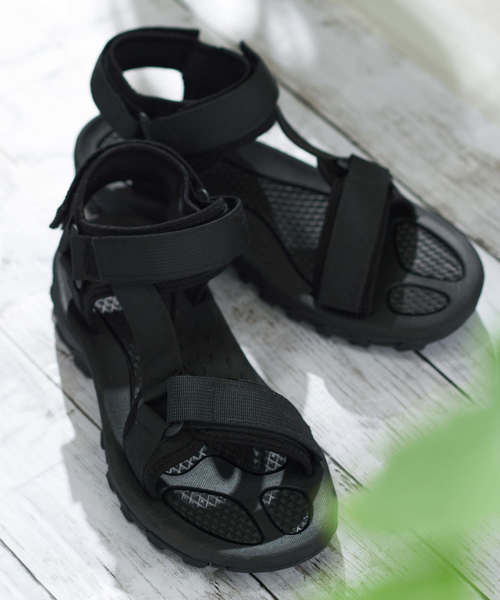 WEGO（ウィゴー）の「WEGO/クッションソールストラップサンダル（サンダル・メンズ・ブラック/パープル・SMALL/MEDIUM/LARGE）」の2枚目の写真