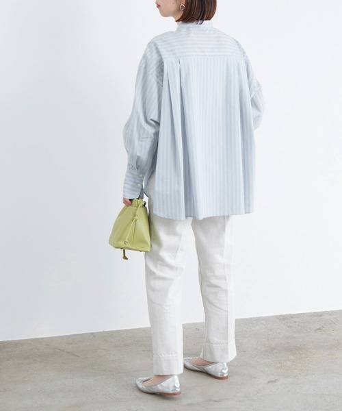 アニエスベー ｂ.アダムエロペ　刺繍バックタックシャツ長袖 トップス　完売品 ADAM ET ROPE'（アダムエロペ）の「バックタックバンドカラーシャツ