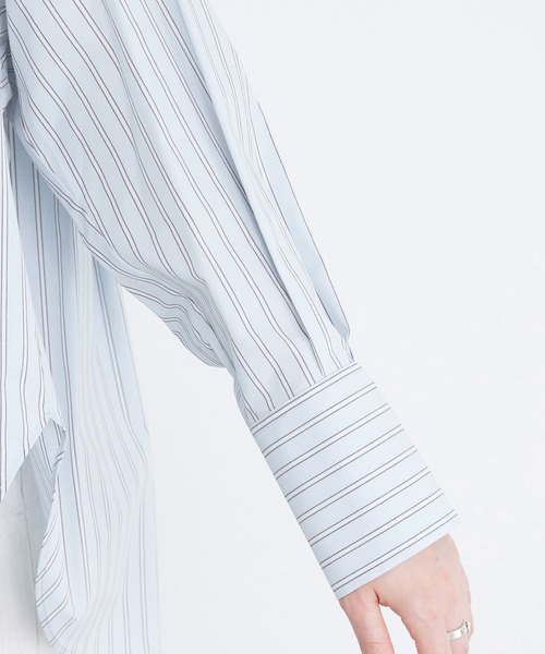 ADAM ET ROPE'（アダムエロペ）の「バックタックバンドカラーシャツ（シャツ/ブラウス・レディース・サックスブルー/ホワイト/ブルー系その他4/ホワイト系その他・FREE）」の14枚目の写真