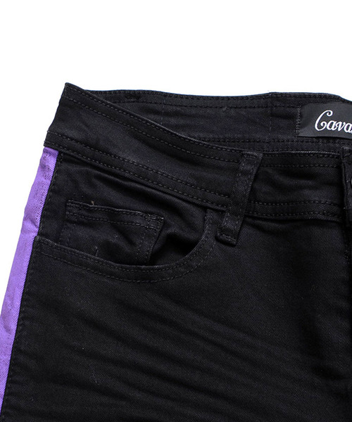 CavariA（キャバリア）の「『CavariA/キャバリア』サイドラインストレッチデニムパンツ（デニムパンツ・メンズ・ブラック×パープル/ブラック×レッド/ブラック×イエロー・S/M/L/XL）」の17枚目の写真