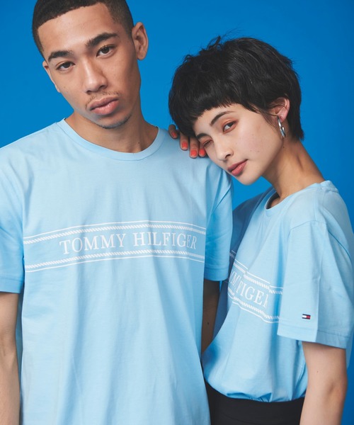 TOMMY HILFIGER（トミーヒルフィガー）の「【オンライン限定】ロープ ストライプ ロゴ Tシャツ ロゴ Tee カットソー カジュアル 半袖 Tシャツ（Tシャツ/カットソー・メンズ・ライトブルー/ネイビー/ホワイト・LARGE/MEDIUM/SMALL/X-LARGE）」の2枚目の写真