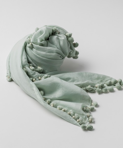 OMNES（オムネス）の「シルクボンボンストール（ストール/ショール・レディース・ライトグレー/ホワイト系その他/ネイビー/ベージュ/ミント・FREE）」の4枚目の写真