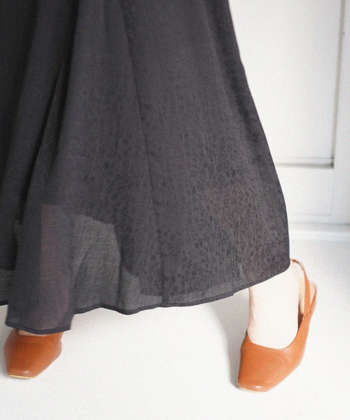 Cheek（チーク）の「サテン花柄ジャガードキャミワンピース（ワンピース・レディース・ブラック/クリーム/グレイッシュブルー/キャメル・MEDIUM）」の9枚目の写真