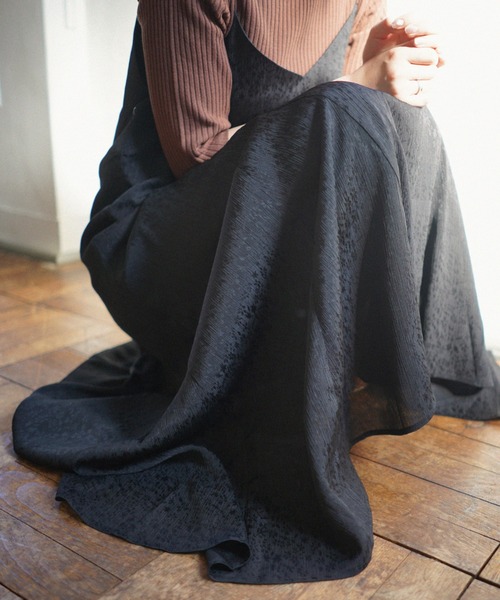 Cheek（チーク）の「サテン花柄ジャガードキャミワンピース（ワンピース・レディース・ブラック/クリーム/グレイッシュブルー/キャメル・MEDIUM）」の14枚目の写真