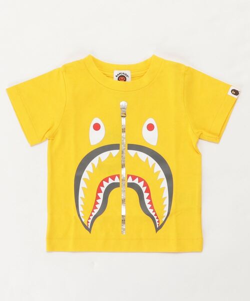 A BATHING APE（アベイシングエイプ）の「SHARK TEE K（Tシャツ/カットソー・キッズ・レッド/イエロー/グリーン/ブラック・90/130/100/140/110/120）」の4枚目の写真