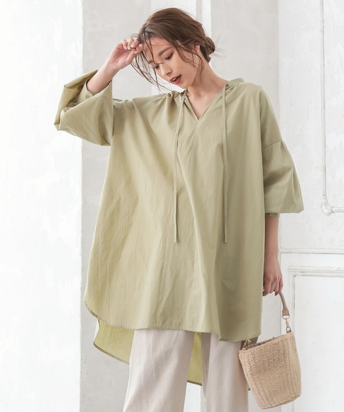 KOBE LETTUCE（コウベレタス）の「ボリュームスリーブスキッパーチュニック（チュニック・レディース・オフホワイト/グレイッシュベージュ/グリーン系その他・FREE）」の3枚目の写真