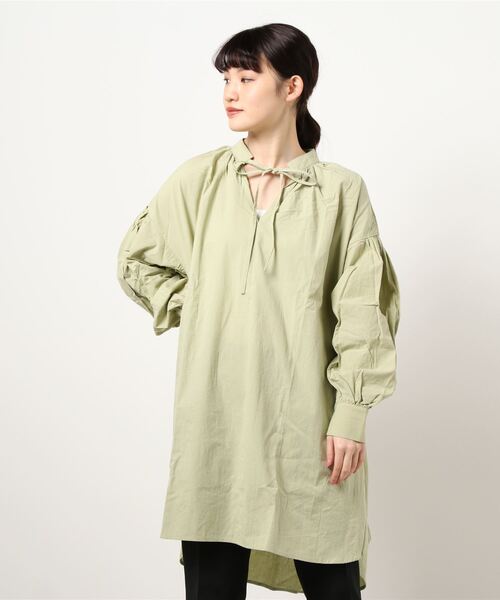 KOBE LETTUCE（コウベレタス）の「ボリュームスリーブスキッパーチュニック（チュニック・レディース・オフホワイト/グレイッシュベージュ/グリーン系その他・FREE）」の5枚目の写真