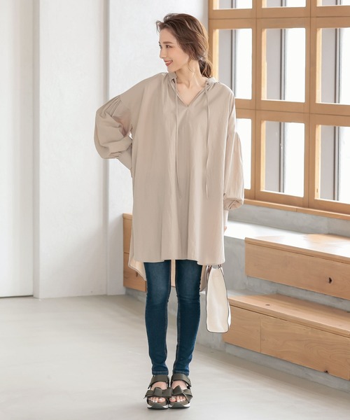 KOBE LETTUCE（コウベレタス）の「ボリュームスリーブスキッパーチュニック（チュニック・レディース・オフホワイト/グレイッシュベージュ/グリーン系その他・FREE）」の8枚目の写真