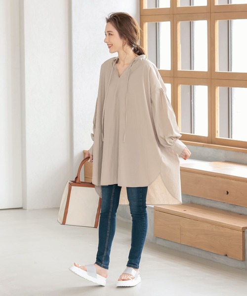 KOBE LETTUCE（コウベレタス）の「ボリュームスリーブスキッパーチュニック（チュニック・レディース・オフホワイト/グレイッシュベージュ/グリーン系その他・FREE）」の4枚目の写真