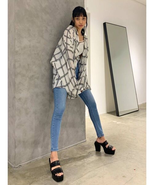 EMODA（エモダ）の「ワイドギャザーハイヒール（サンダル・レディース・アイボリー/グレー/ブラック・SMALL/MEDIUM/LARGE）」の6枚目の写真