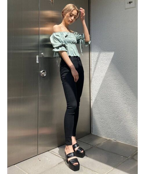 EMODA（エモダ）の「ワイドギャザーハイヒール（サンダル・レディース・アイボリー/グレー/ブラック・SMALL/MEDIUM/LARGE）」の9枚目の写真