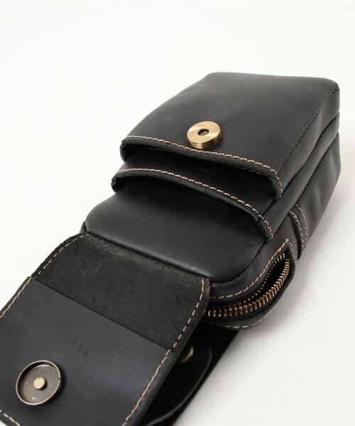 Fun & Daily（ファンアンドデイリー）の「F&D : Cow Leather Square Waist Bag（ボディバッグ/ウエストポーチ・レディース・ブラック・FREE）」の3枚目の写真