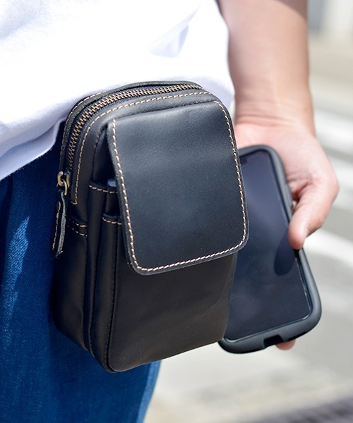 Fun & Daily（ファンアンドデイリー）の「F&D : Cow Leather Square Waist Bag（ボディバッグ/ウエストポーチ・レディース・ブラック・FREE）」の6枚目の写真