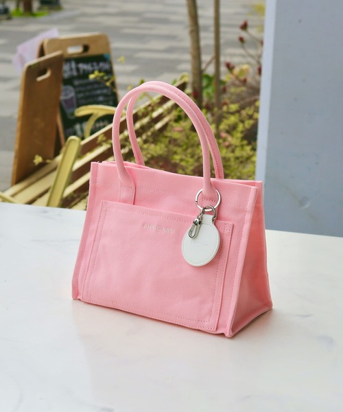 セール】財布、スマホ、ポーチ、ペットボトルがちょうど収まるサイズ