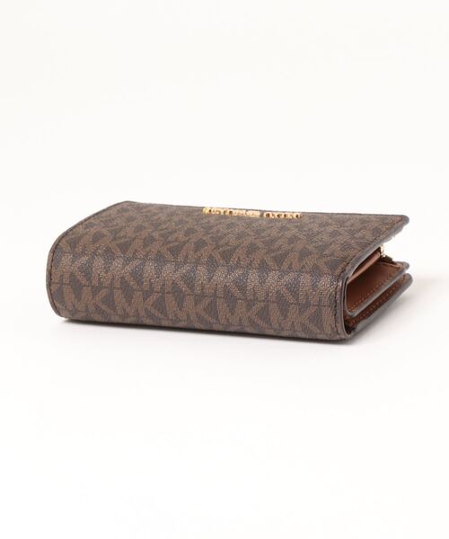 MICHAEL KORS(マイケルコース)の「JET SET TRAVEL ビルフォールド ジップ コンパクトウォレット ミディアム - MKシグネチャー(財布・レディース・ブラウン・FREE)」の2枚目の写真