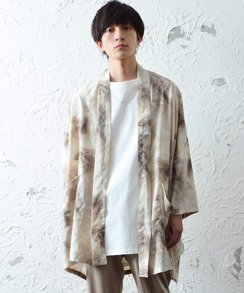 MinoriTY（マイノリティ）の「ニュアンスプリントビッグガウン（カーディガン/ボレロ・メンズ・グレー/モカ・S/M/L）」の2枚目の写真