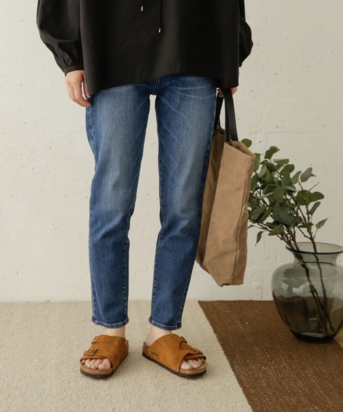 URBAN RESEARCH DOORS（アーバンリサーチドアーズ）の「ストレッチテーパードデニム（デニムパンツ・レディース・インディゴブルー/ブラック・36/38）」の2枚目の写真